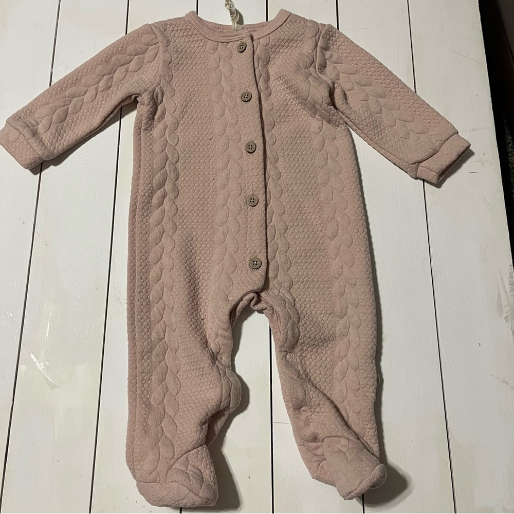 Super cute Snug soft quilted onesie. Muted pink, 6-9 months